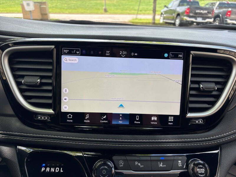 2026 Chrysler Pacifica Select