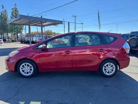 2014 Toyota Prius v Five