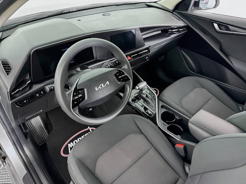 2023 Kia Niro LX