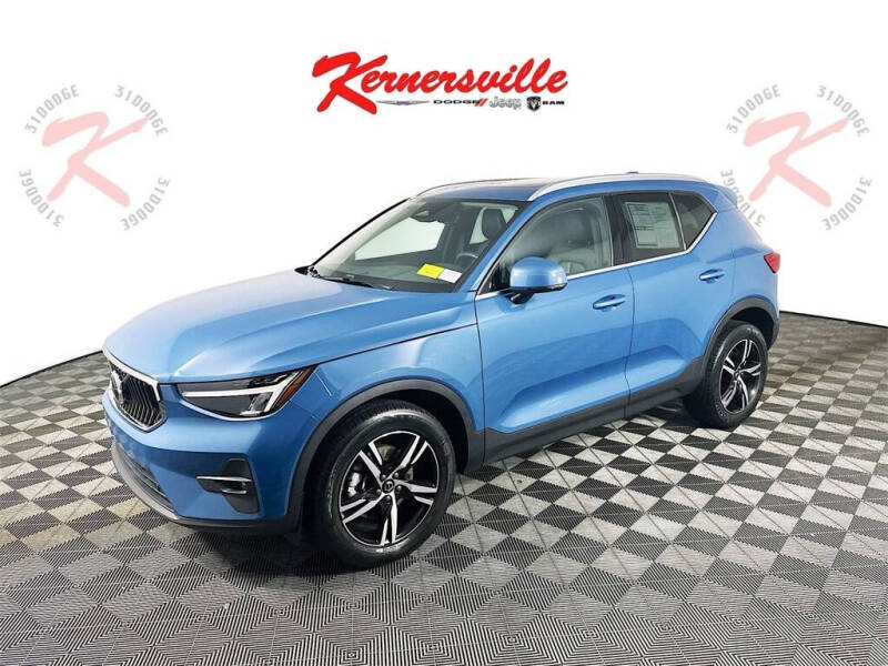 2023 Volvo XC40 B4 Plus Bright Theme