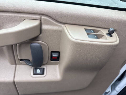 2025 Chevrolet Express 3500