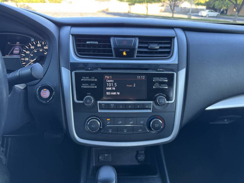 2017 Nissan Altima SR - Photo 11