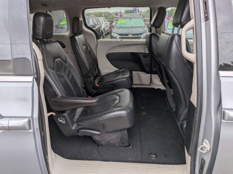 2017 Chrysler Pacifica Touring-L