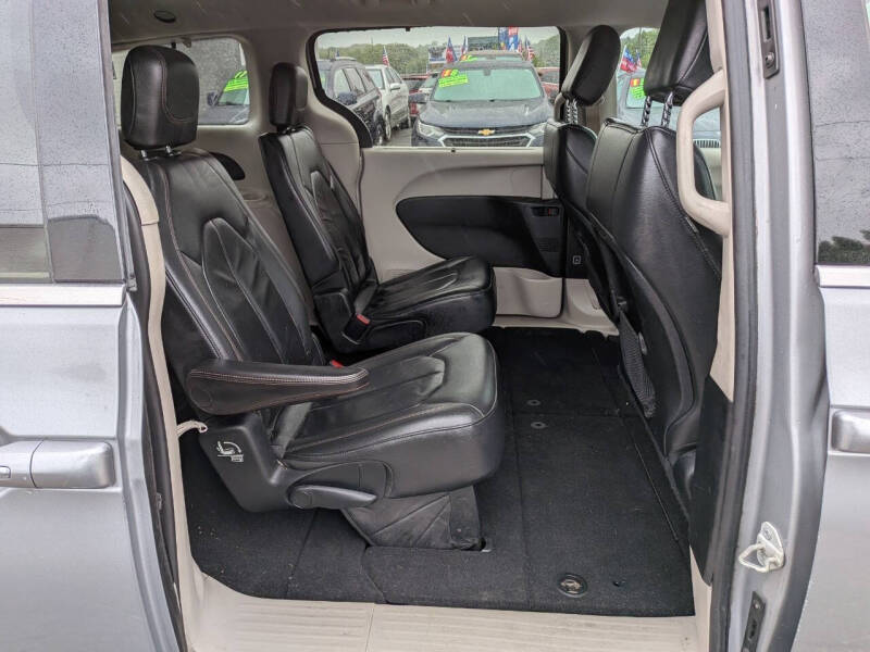 2017 Chrysler Pacifica Touring-L