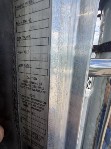2001 Peterbilt 330
