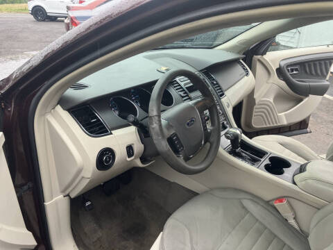 2010 Ford Taurus SE
