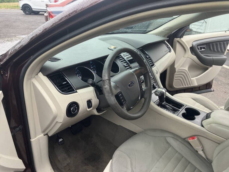 2010 Ford Taurus SE
