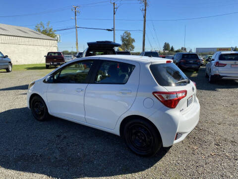 2018 Toyota Yaris 5-Door LE