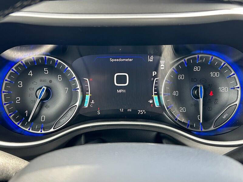 2027 Chrysler Pacifica Select