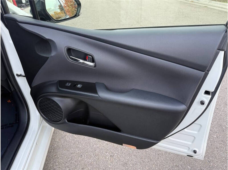 2017 Toyota Prius Three Touring