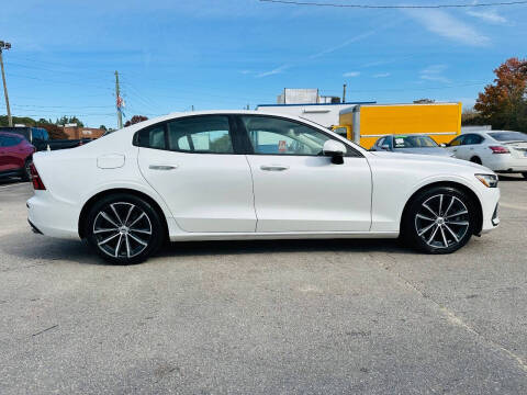 2021 Volvo S60 T6 Momentum