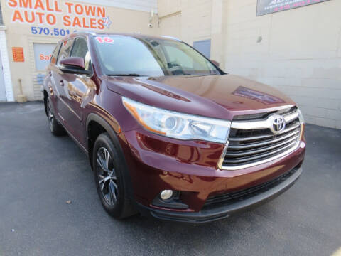 2016 Toyota Highlander for sale at Small Town Auto Sales in Hazleton PA