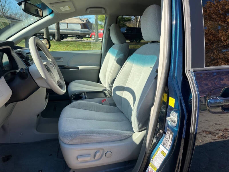 2011 Toyota Sienna LE 8-Passenger
