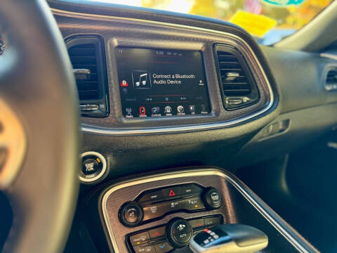 2016 Dodge Challenger SXT