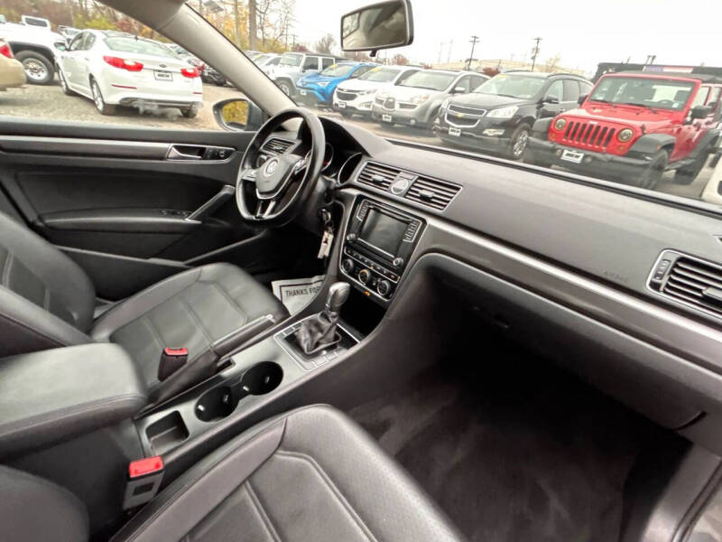 2017 Volkswagen Passat 1.8T R-Line