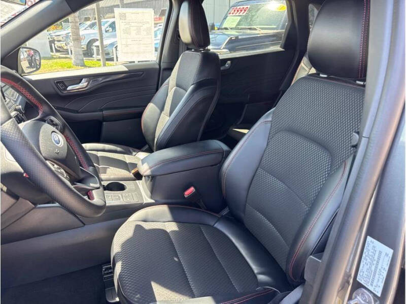 2025 Ford Escape ST-Line Select