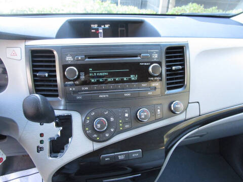 2012 Toyota Sienna LE 8-Passenger