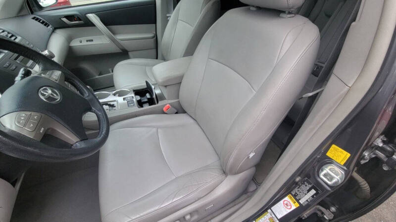 2010 Toyota Highlander SE