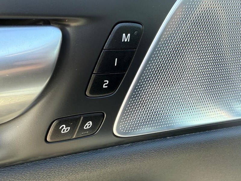 2024 Volvo S60 B5 Ultimate Dark Theme