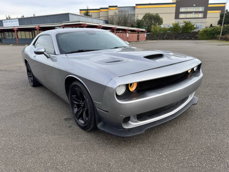 2016 Dodge Challenger SXT's photo