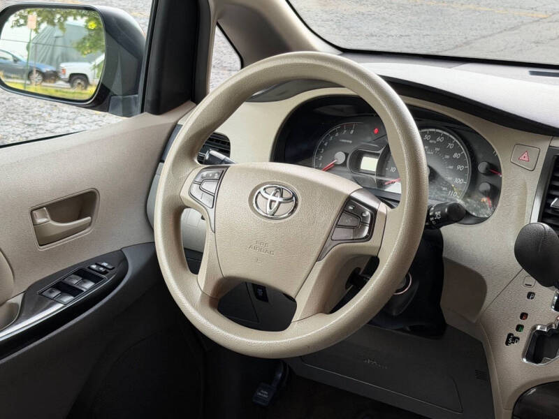2013 Toyota Sienna LE 7-Passenger Auto Access Seat