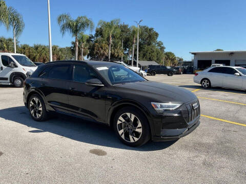 2022 Audi e-tron quattro Premium