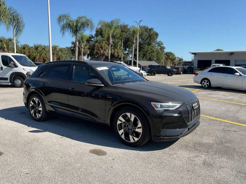 2022 Audi e-tron quattro Premium