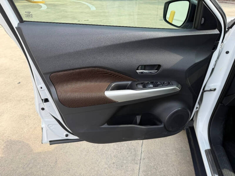 2020 Nissan Kicks SR
