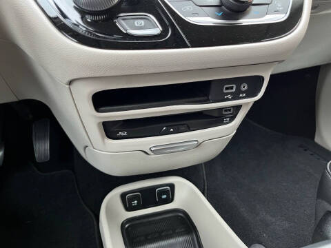 2017 Chrysler Pacifica Touring-L Plus