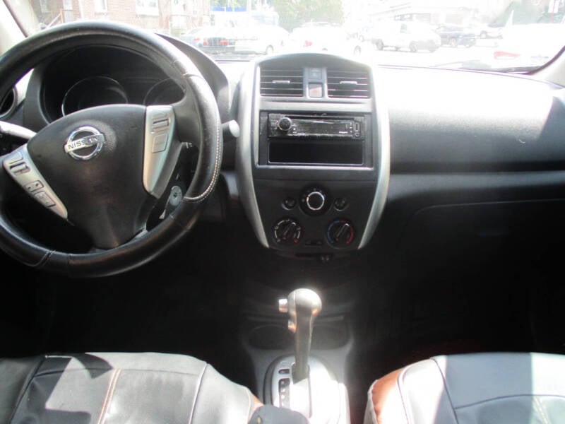 2015 Nissan Versa Sedan SV photo 9