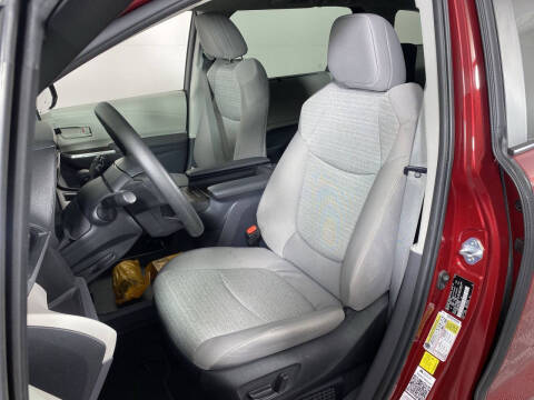 2023 Toyota Sienna LE 8-Passenger