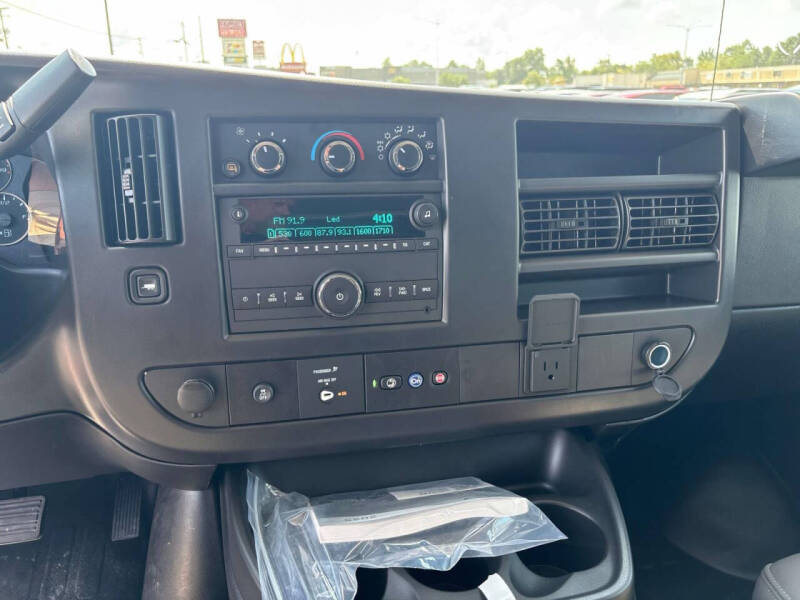 2025 Chevrolet Express 3500