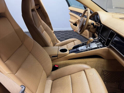 2015 Porsche Panamera 4