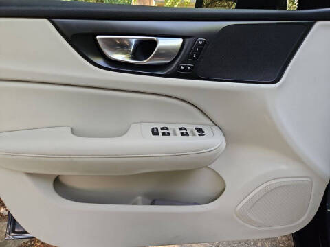 2024 Volvo S60 Recharge T8 Plus Dark Theme