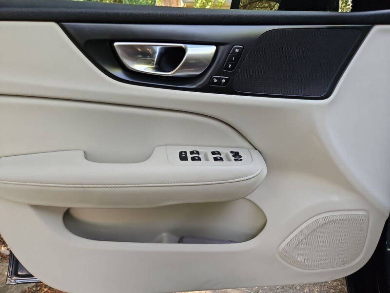 2024 Volvo S60 Recharge T8 Plus Dark Theme