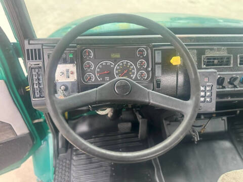 2001 Freightliner FL70