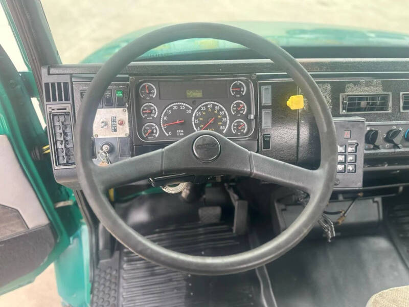 2001 Freightliner FL70