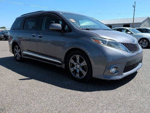 2017 Toyota Sienna SE Premium 8-Passenger