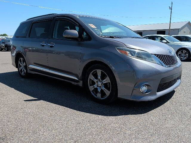 2017 Toyota Sienna SE Premium 8-Passenger