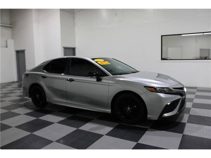 2022 Toyota Camry Hybrid SE Nightshade