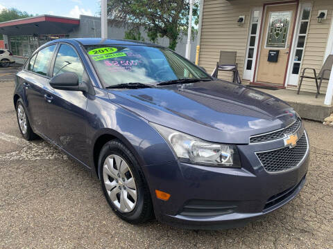 2013 Chevrolet Cruze for sale at G & G Auto Sales in Steubenville OH