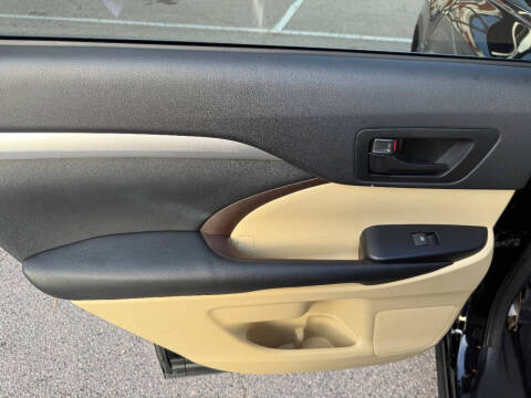 2015 Toyota Highlander LE