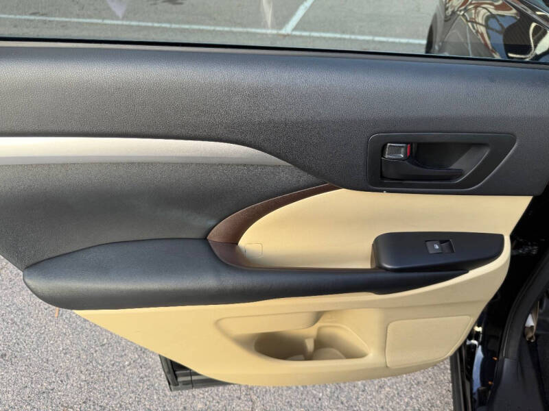 2015 Toyota Highlander LE