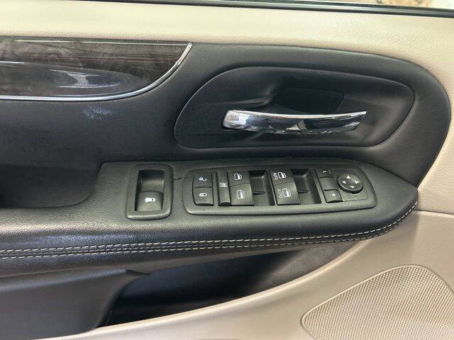 2016 Chrysler Town and Country Touring