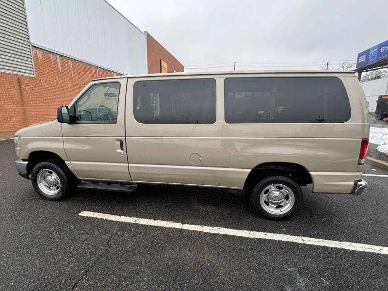 2013 Ford E-Series E-350 SD XLT