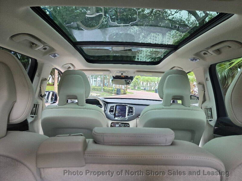 2016 Volvo XC90 T6 Momentum