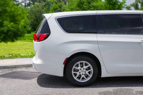 2022 Chrysler Voyager LX