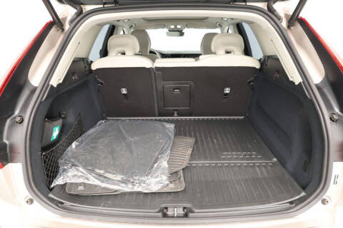 2025 Volvo XC60 T8 Ultra Dark Theme