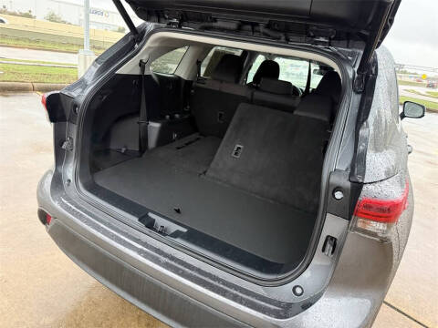 2023 Toyota Highlander LE