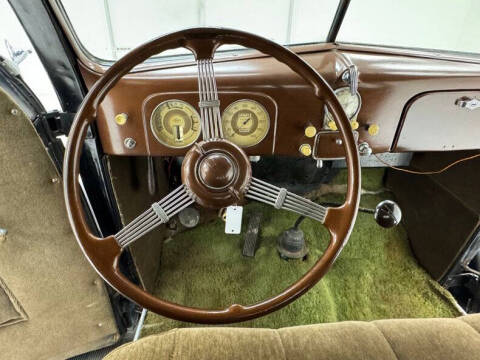 1937 Ford Deluxe